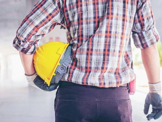 handwerker-arbeiten-am-haus-baustelle-rohbau-14