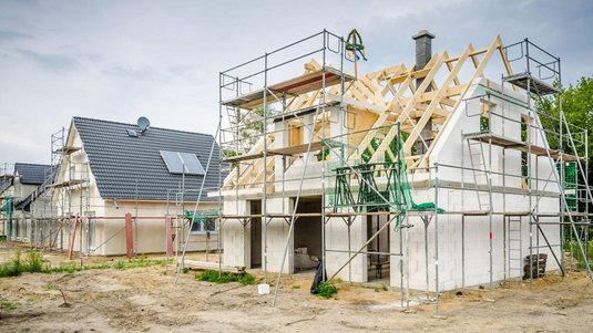 massiv-bauen-baustelle-haus-rohbau-01