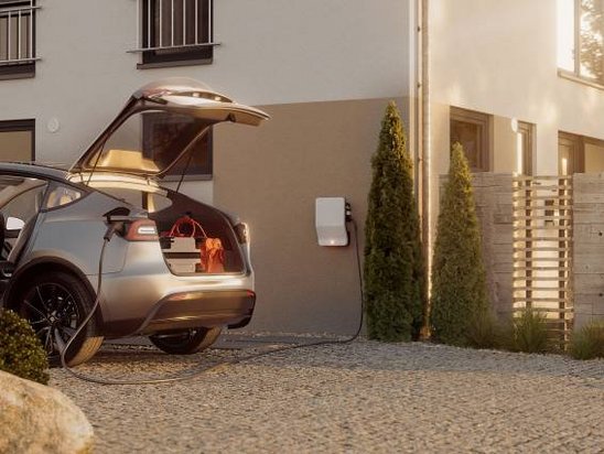 Landhaus-142-modern-Strasse-Putz-WallBox